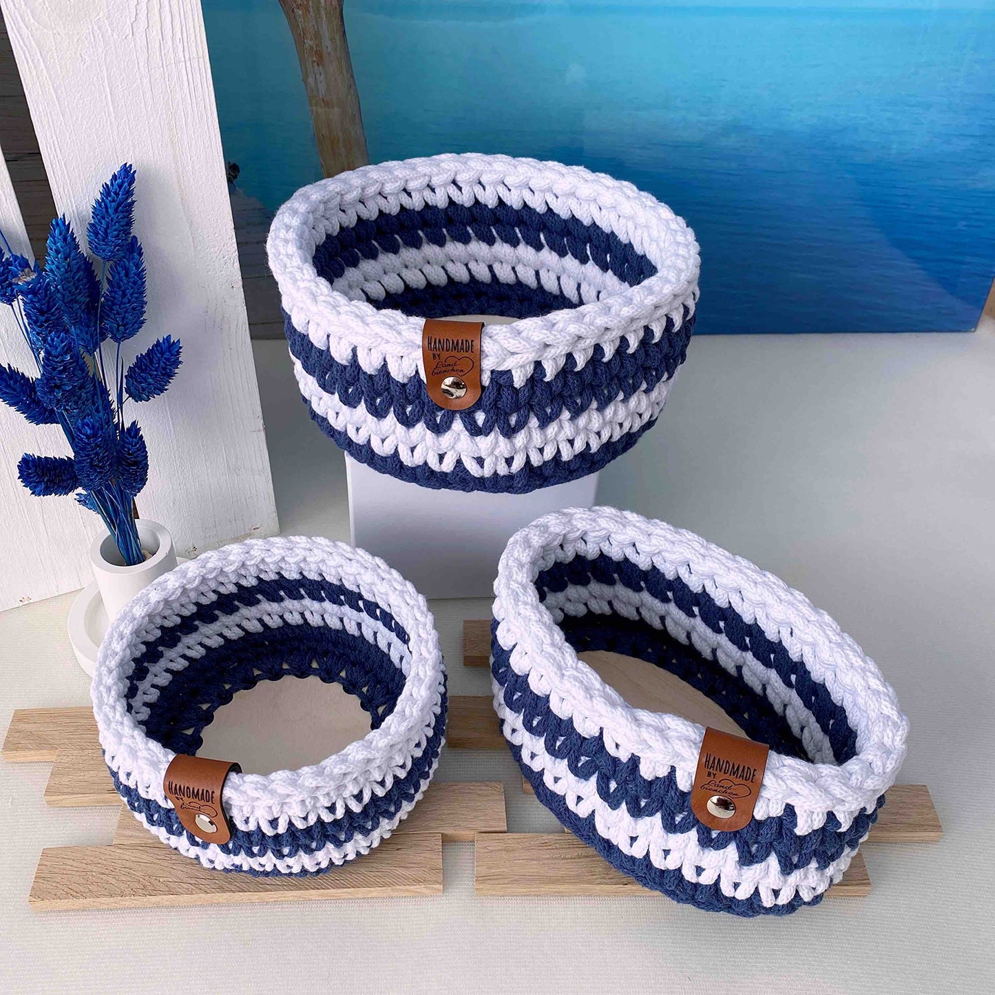 Häkelkorb Blau/Weiß gestreift