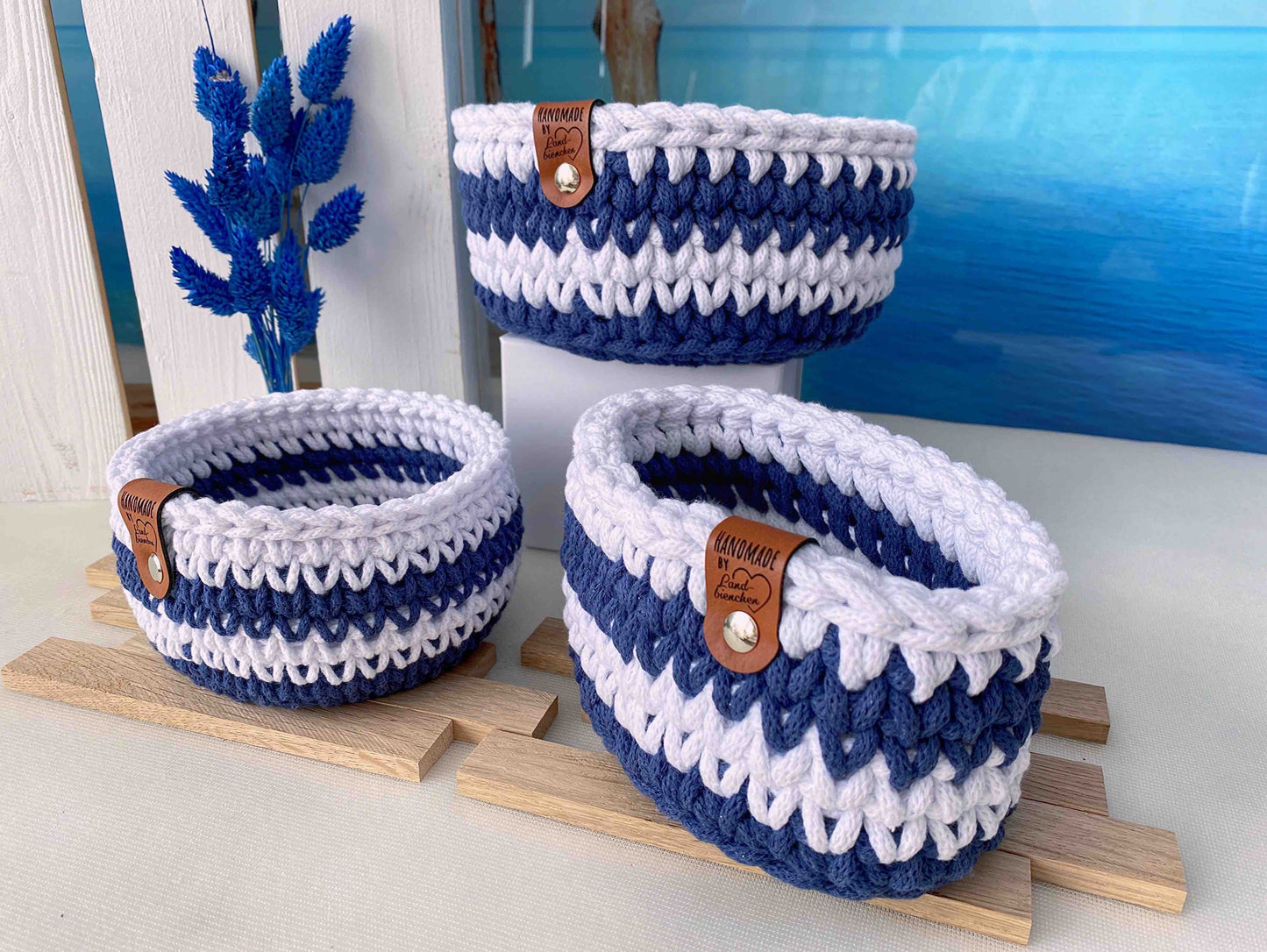 Häkelkorb Blau/Weiß gestreift