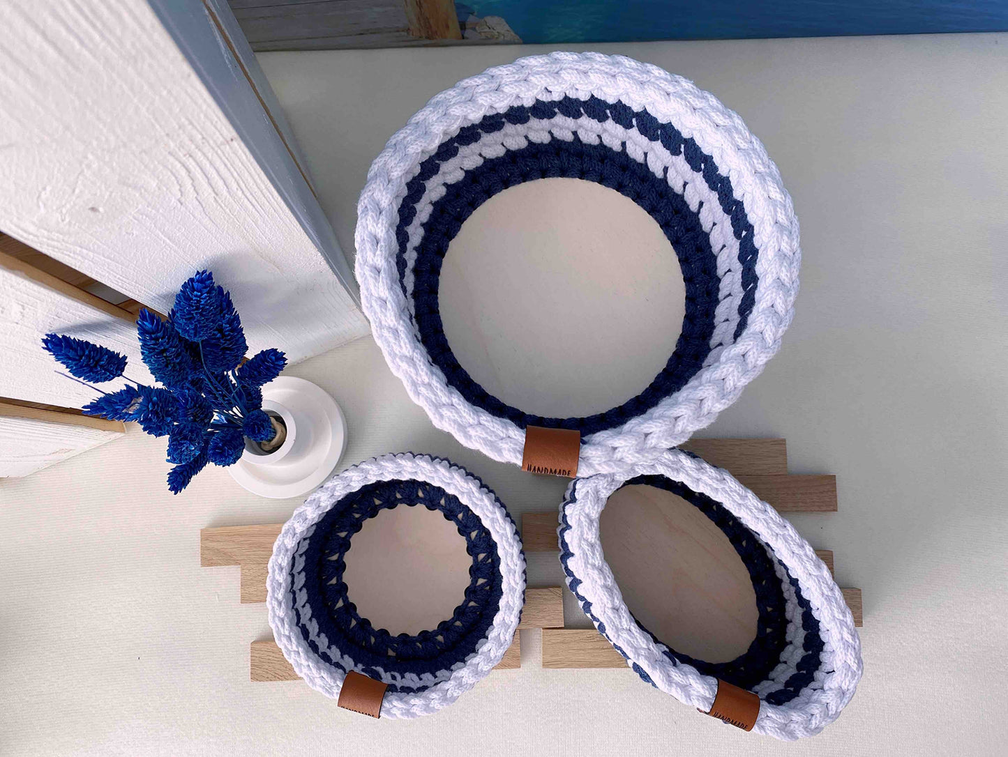 Häkelkorb Blau/Weiß gestreift