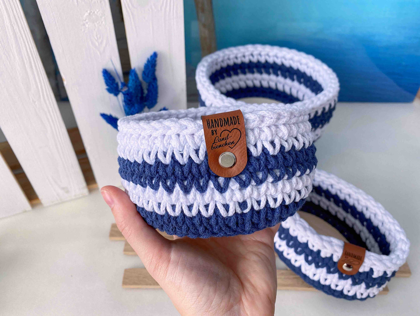 Häkelkorb Blau/Weiß gestreift