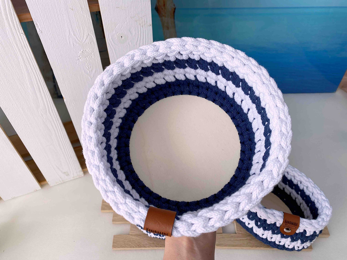 Häkelkorb Blau/Weiß gestreift