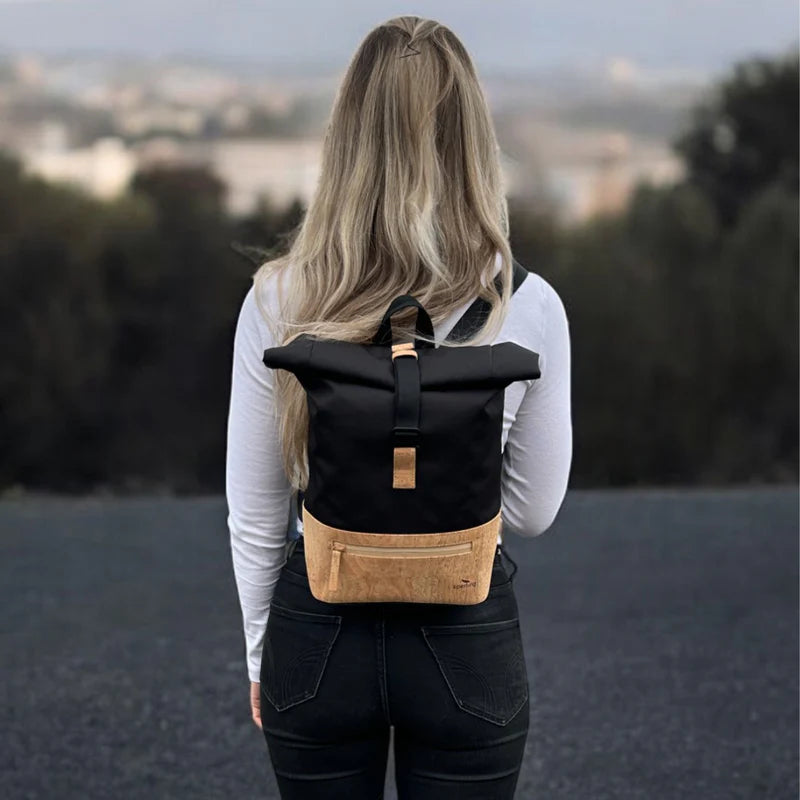wanderrucksack klein Rucksack Mini Sperling Rolltop Tiny *Schwarz/Kork Hellbraun*
