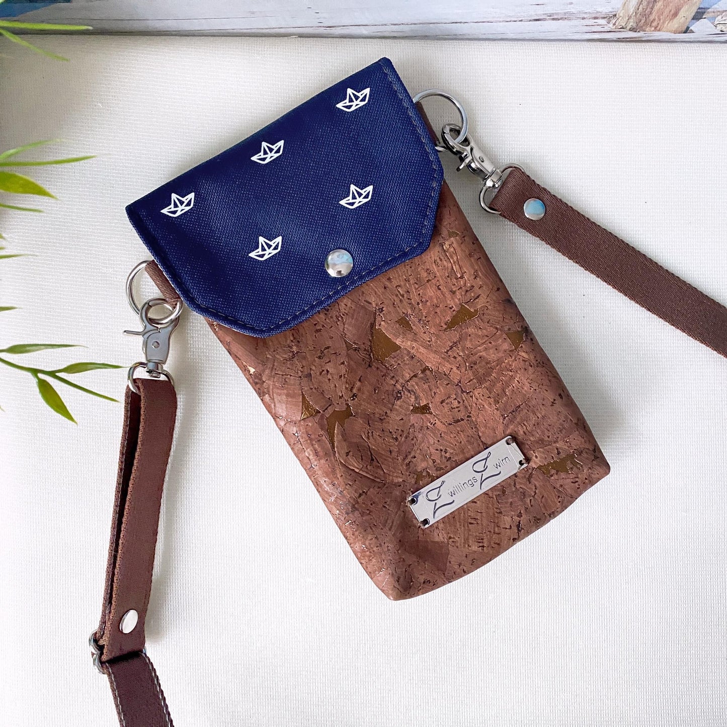 Handytasche *Papierboot* Weiß/Nachtblau/Kork Braun Bronze