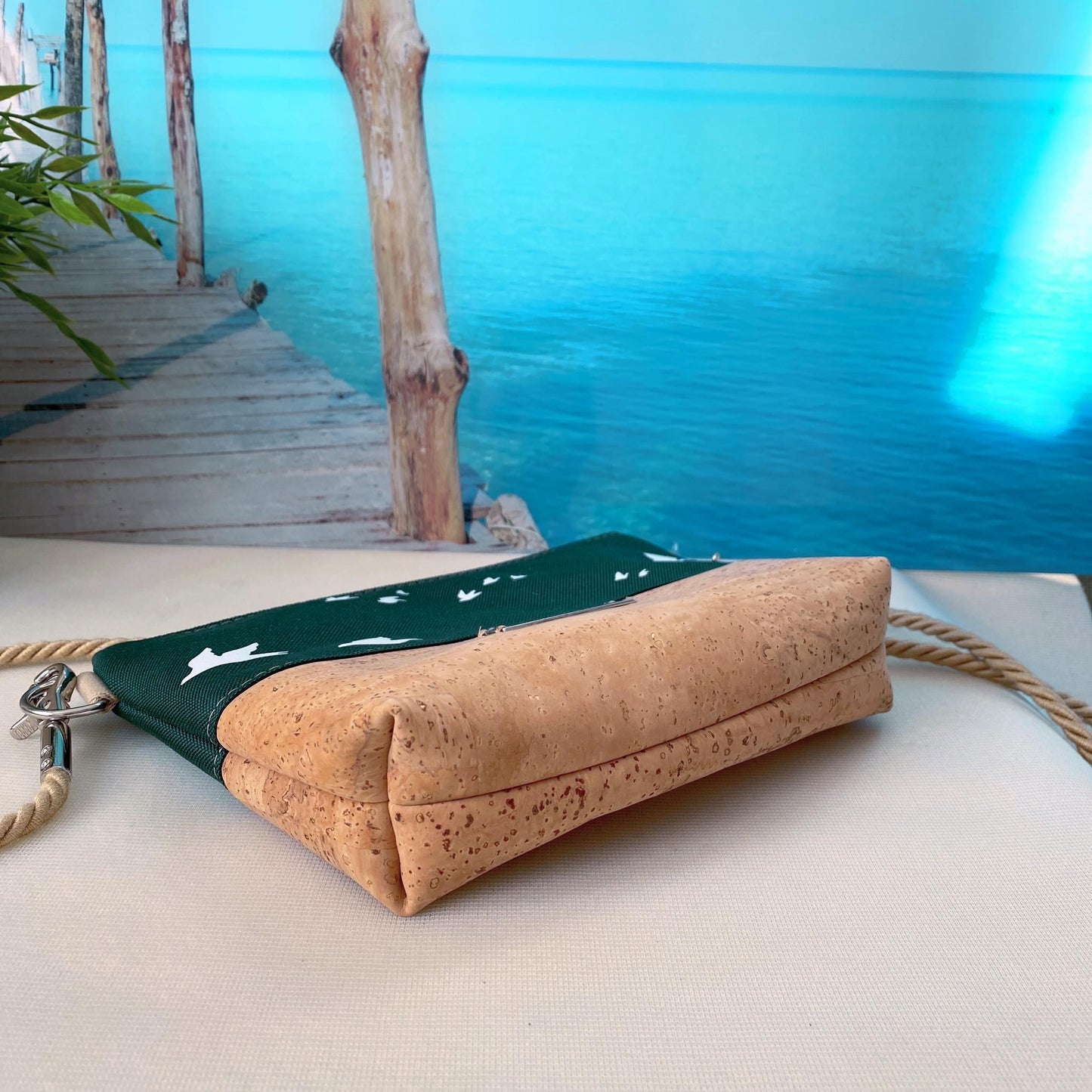 Kleine Umhängetasche *Vögel* Weiß/Dunkelgrün/Kork Hellbraun