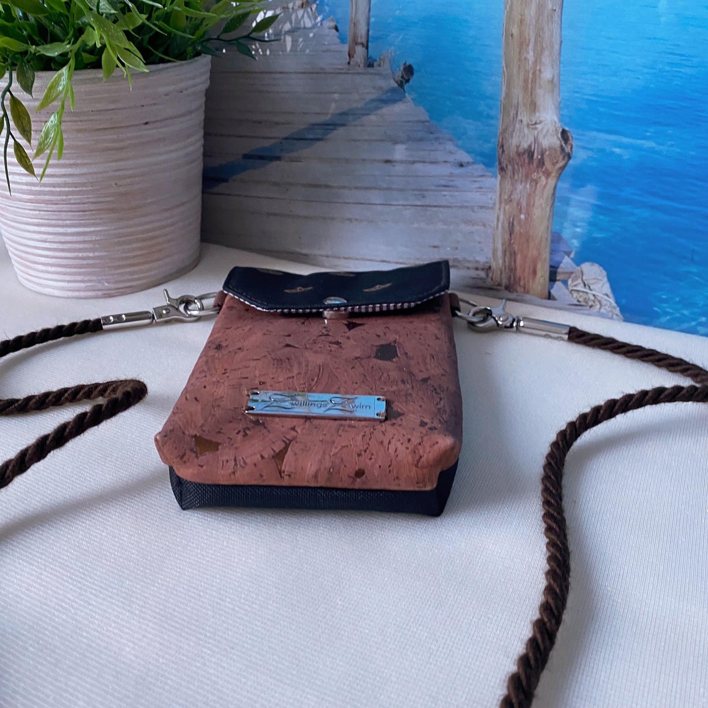 Handytasche *Papierboot* Kupfer/Schwarz/Kork Braun Bronze