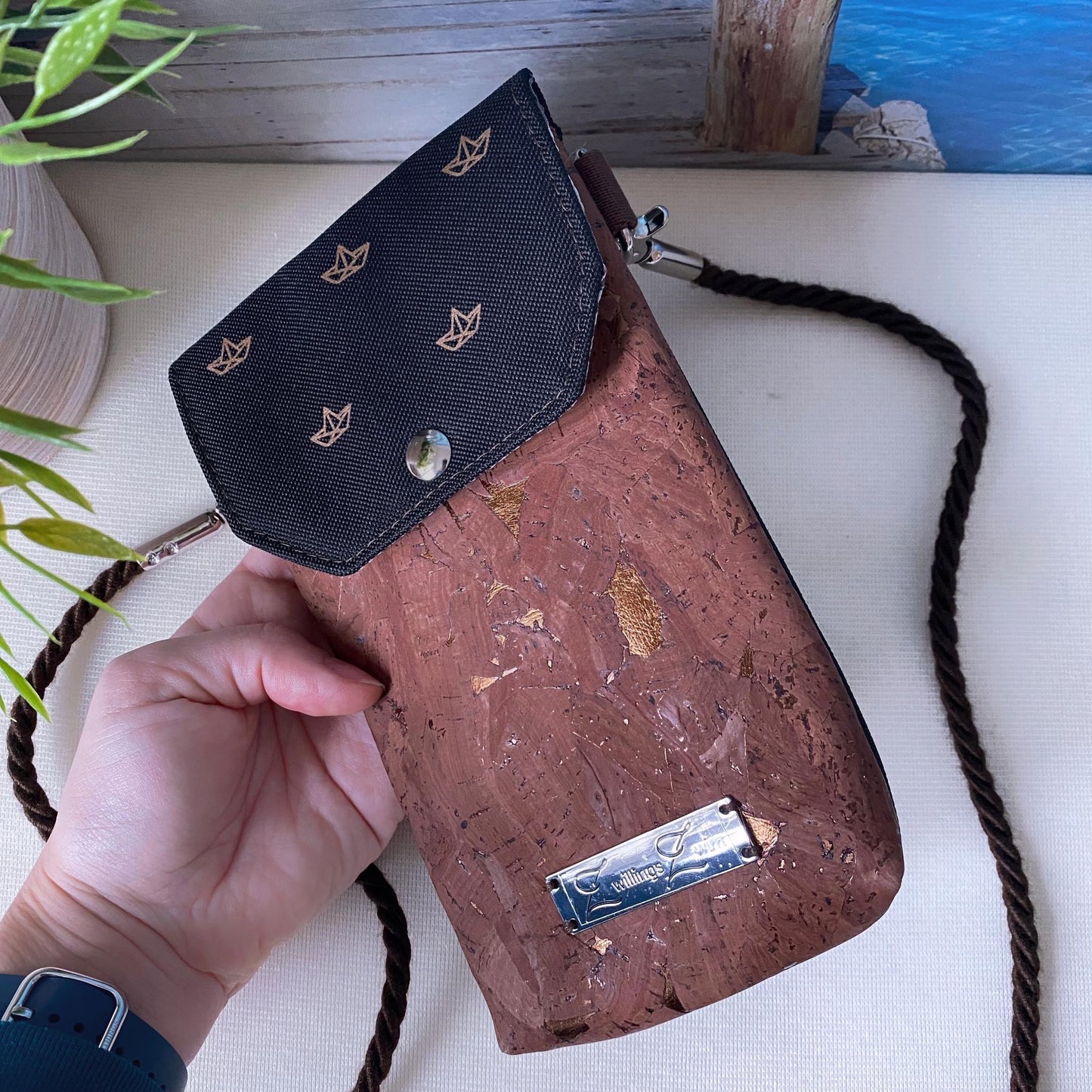Handytasche *Papierboot* Kupfer/Schwarz/Kork Braun Bronze