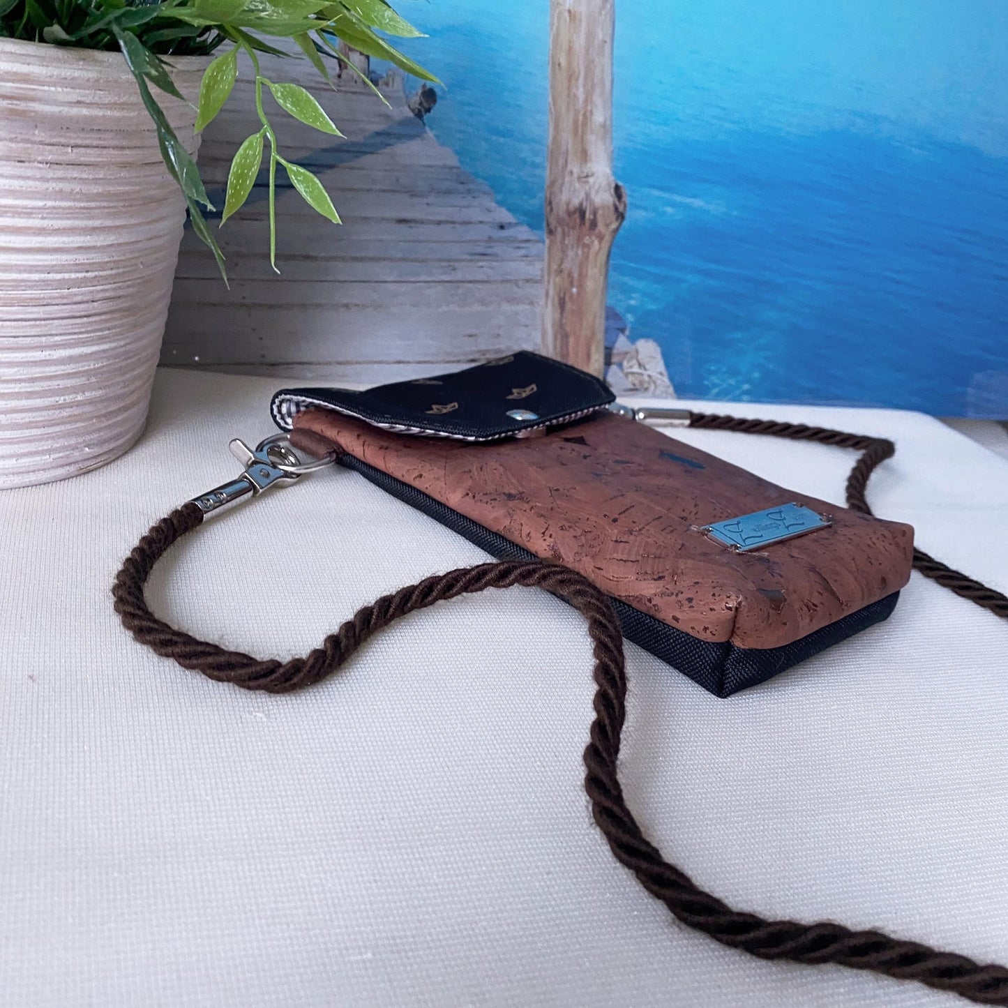 Handytasche *Papierboot* Kupfer/Schwarz/Kork Braun Bronze