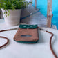 Handytasche *Papierboot* Weiß/Dunkelgrün/Kork Cognac