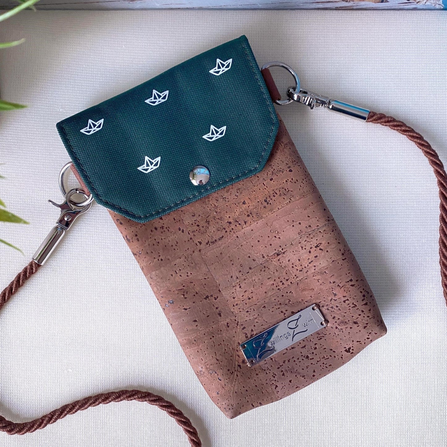 Handytasche *Papierboot* Weiß/Dunkelgrün/Kork Cognac