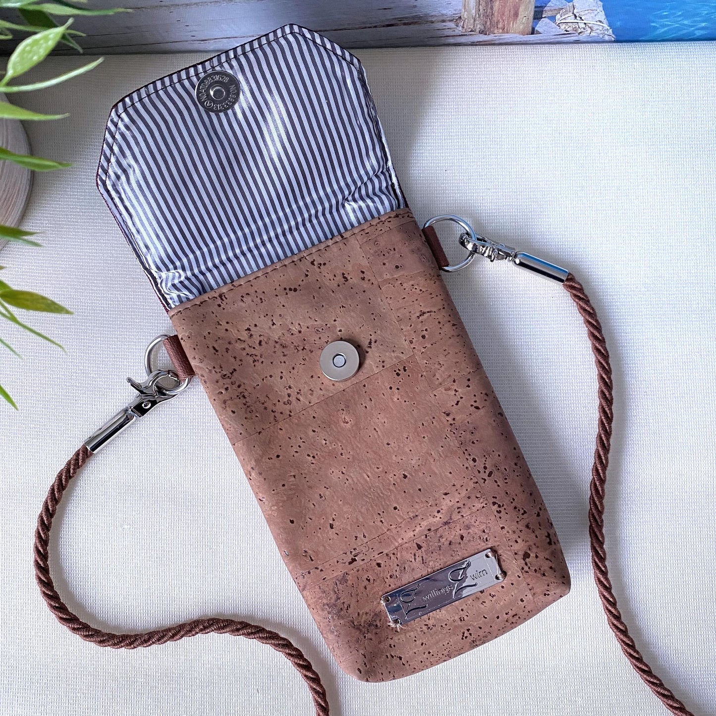 Handytasche *Papierboot* Weiß/Dunkelgrün/Kork Cognac