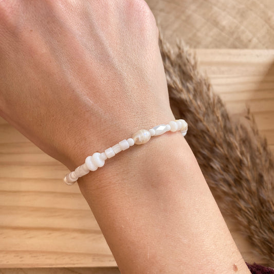 Armband elast. weiße Perlen